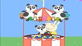 小猪佩奇：佩奇一家来到了游乐园，猪妈妈给佩奇赢到了大熊猫玩偶