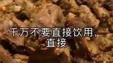 新疆特色烤羊腿，老板即兴表演冷笑话！看在肉分量上我原谅他