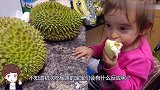 宝宝第一次吃榴莲，下一秒小家伙的反应，看完不许笑！