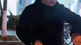 男子在路边买饭时，大哥，你都不看锅的吗