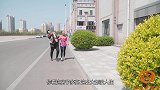 百亿剧好看：山炮夫妻坐公交，从前门刚上车就跑后门下车，真尴尬