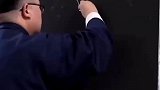 老师用粉笔画古风国漫，学生：黑板都舍不得擦了