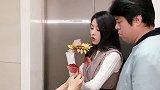 祝晓晗给追她的傻小子出难题，不料老丈人施展神助攻