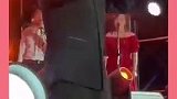 成龙演出被踹了一脚