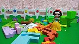 贝儿帮助白雪把小动物拼图拼出了正方形