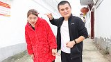 光棍问：什么东西站起来合着，坐下却张开？寡妇回答的太逗了