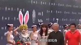有奶便是娘赵本山过节场面浩大，网友炮轰亲爸不如师父！