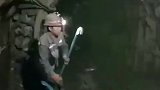 这就是井下矿工坐的猴车