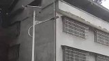 自建房的窗户全装防盗网，小偷看了都得掉头走