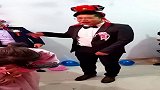 这个伴郎也太厉害了吧，把伴娘笑得直不起来腰了都！