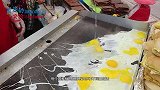国外鸡蛋灌饼有啥不一样？小伙印度实拍，河南人看了都说正宗
