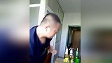 爆新鲜－20161031-实拍男子55秒猛喝喝六瓶啤酒 厉害！