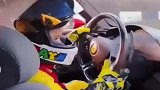 国外5岁小孩儿就开上了法拉利跑车