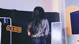 太搞笑了！孟美岐伴着乐声潇洒甩头，结果画风突变假发竟从头上飞起