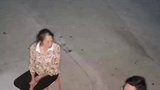 农村家里老人去世，孝子挨家挨户跪门报丧