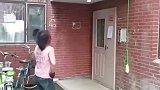 小区唯一去警察局备案的人，就这飞檐走壁的功夫