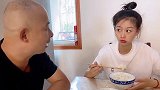 老爸怒怼女儿没有整理铺盖，没想到女儿机智反怼，真是太搞笑了！