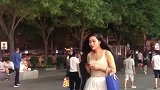 网红小姐姐实在是太漂亮了，绝对是个性十足