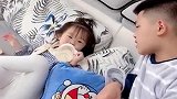 二胎有了妹妹后，哥哥每天工作就是抢妹妹吃的，心疼妹妹一秒钟！
