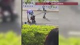 “小鼻嘎”累趴机器人看热闹还鼓掌，网友：机器人也懂幸灾乐祸？