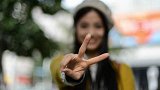 拍照比剪刀手会泄露指纹信息 专家：基本上1.5米内能1
