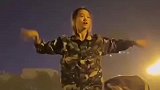 新疆姑娘优美的舞蹈，全场蛙声一片