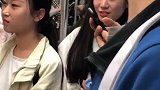 小姐姐就是这么耀眼，在地铁上简直就是鹤立鸡群，你们只能看看！