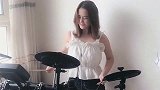 美女架子鼓演绎饿狼传说，架子鼓打的真有气势！