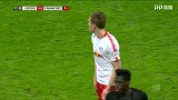 第77分钟RB莱比锡球员哈尔斯滕贝格抢断成功