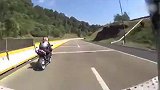 摩托车竞速 有骑士能告诉我为什么过弯容易翻车吗