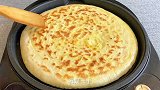 大饼烙多长时间合适？3年烙饼师傅教会您，柔软多层夹上鸡蛋真香
