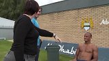 英超-1415赛季-孔帕尼玩冰桶挑战 哲科摩拳擦掌一脸坏笑-新闻