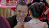 前夫再婚，前妻带孩子来大闹婚礼现场，哪料前夫丈母娘霸气收拾她