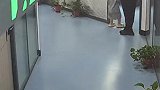 两岁萌娃与家人走失，沉浸式“打卡”派出所，民警全程暖心陪伴，最终找到孩子家长