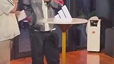 那年我双手插兜！小孩哥勇闯上海滩出席活动