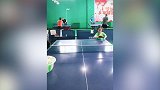 中国乒乓球的强大是有原因的！看看这个小姑娘就明白了