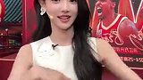 金佳悦跳手势舞 看到郭艾伦从身后走过笑的停不下来