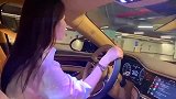 妹子开着新买的二手车带我兜风