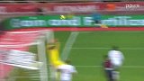 上半场补时第1分钟里昂球员恩东贝莱射门