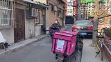 阿峰工资高，给岳父买大棒骨补身体，岳父爆炒一份猪肝让女婿下饭