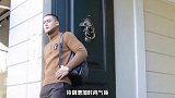 蒋劲夫搭机自拖行李箱 穿白T造型低调帅气身材壮硕潮气十足