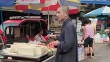 原来和尚真的吃素，当看到他买菜的样子，震撼了无数人！