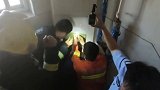 儿童节消防破拆垃圾管道救出弃婴 生母涉故意杀人被刑拘
