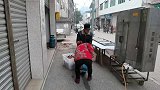 农村王四海娃跟爸妈去做生意，梅子在家也没闲着，打理的井井有条