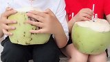 袖珍人小两口胃口可真大！