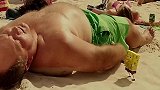 海绵宝宝把人类当成搁浅的海豚，蟹老板要把他抬进海里
