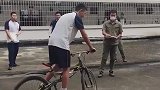 学校举办慢骑比赛，操作看呆众人