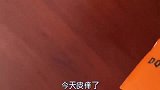 美女与小伙的搞笑对话：三天不打，上房揭瓦