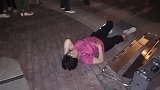 两家长因孩子不慎碰撞大打出手 双双倒地被120拉走