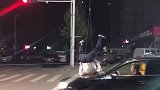 演员的拍戏过程，一个镜头，竟要重复几十次